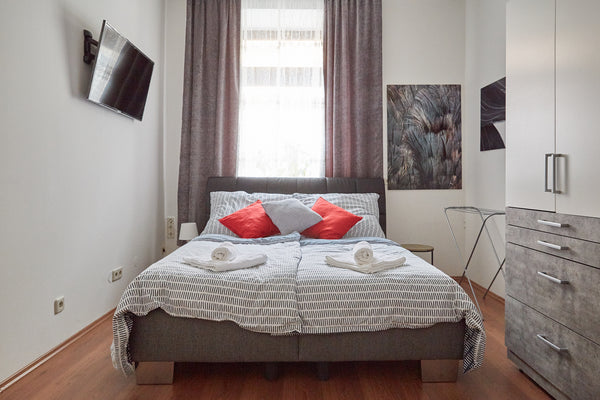 Modern Apart. - Huge Longstay discount Entire rental unit vacation rental 583279464142692781