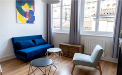 Situé dans le quartier historique de Lyon, l'appartement de 36 m2 dispose d'une  Lyon, France Appartement Arty Vieux Lyon - vue sur Fourvière Entire rental unit vacation rental 49802500