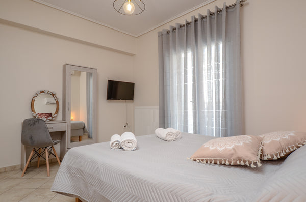 non smoking rooms , smokers are not accepted<br />   the apartment is located in  DELUXE APARTMENT 60 m2  FOR 3 Entire rental unit vacation rental 43788223