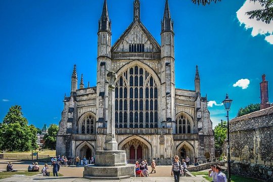 London & Heathrow to Southampton cruise terminals via Winchester  Private Tours and Travel Guide Europe London CITY London Destination Tour