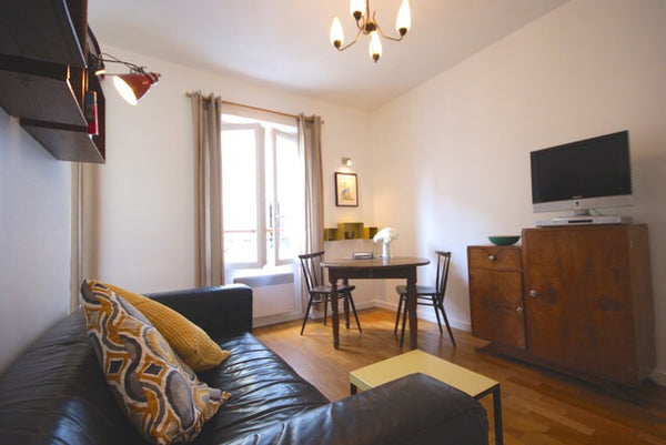 A comfortable apartment located on a typical pedestrian street, 2 steps away fro Paris, France A charming apartment on a pedestrian street ! Entire rental unit vacation rental 23779073