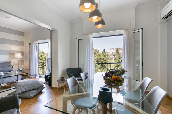 A completely renovated apartment with all the amenities needed for an unforgetta Athens, Greece Stylish flat overlooking the temple of Zeus Entire rental unit vacation rental 25182387