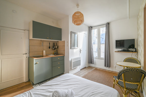 Located in the heart of PARIS, in the district of Montorgueil, on the 3rd floor  Paris, France Apartment in downtown Paris Entire rental unit vacation rental 11272594