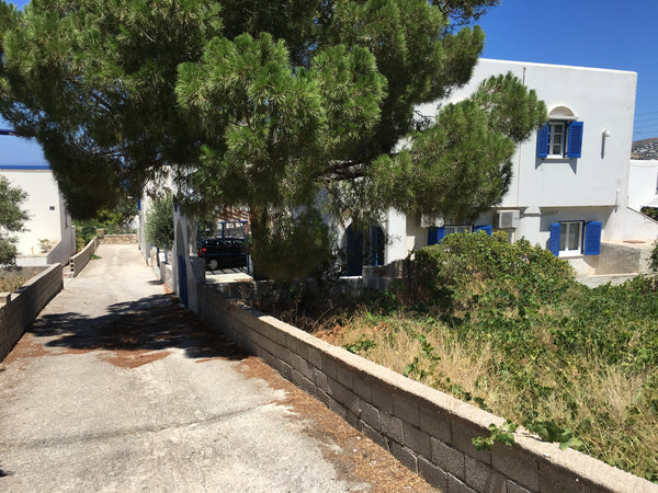 Clean, cute and roomy (65 m2), close to Parikia (15 minutes walk), capital/ port Athens, Greece Traditional 3room Parikia entire apartment for 4-6 Cycladic home vacation rental 6746438
