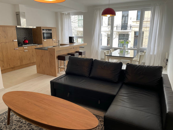 Dit zonnige en ruime appartement op de 1e verdieping is slechts een paar stappen  Stijlvol appartement in de beste horecabuurt Entire rental unit vacation rental 586723243991755405