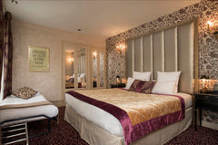 You will enjoy a cosy and romantic accomodation in the heart of the Invalides di Paris, France Romantic room in the Eiffel Tower district Room in boutique hotel vacation rental 29581300