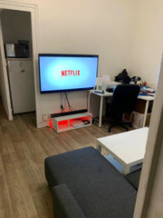 Bonjour, pour le Week-end a venir du 11 ou 14/15 Mai je recherche une personne q  T2 spacieux bien équipé et bien situé à Lyon Entire rental unit vacation rental 34437130