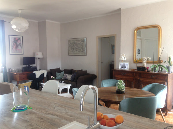 Appartement très agréable, calme et cosy dans un immeuble fin XIXè siècle au 2èm Bordeaux, France Appartement au coeur de Bordeaux Entire rental unit vacation rental 31689251