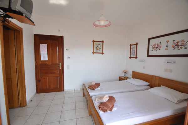 welcome to the beautiful island of ios.....<br />a lovely room for our guests ex Greece 2.7) Βeautiful room for two, on the beach! Room in hotel vacation rental 18759667