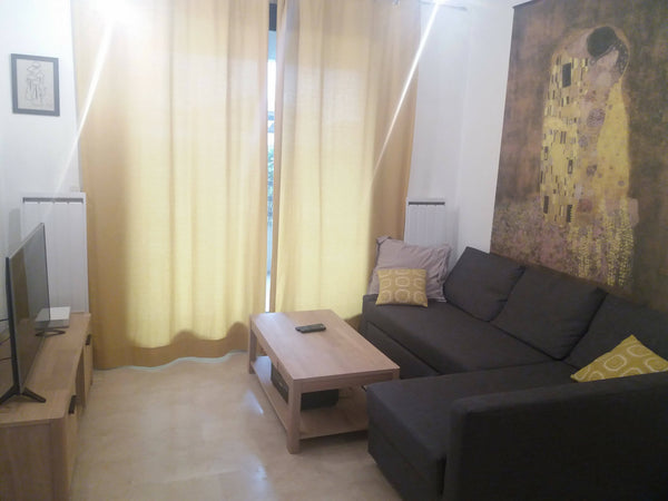 L'appartement est situé à 2 minutes à pied de la gare Part Dieu et 5 minutes des Saint-Étienne-de-Crossey, France Nice flat of 50m² near train station Entire rental unit vacation rental 21832023