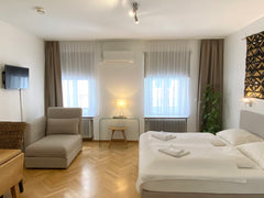 Im ersten Stock des Biedermeierhauses liegt das Wohnstudio mit allem, was man fü Vienna, Austria Nr 8 Modernes Apartment im Biedermeierhaus Entire rental unit vacation rental 9627439