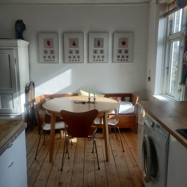 Lys og hyggelig lejlighed med ro og plads til fællesskab. Her er soveværelse med  Lys og hyggelig lejlighed Entire condo vacation rental 617363674062321762