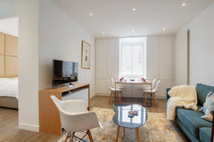 Large 2 bedrooms apartment located on rue Etienne Marcel - Montorgueil area. Ele Paris, France Large 2 bedrooms - Etienne Marcel - Les Halles Entire rental unit vacation rental 22445928