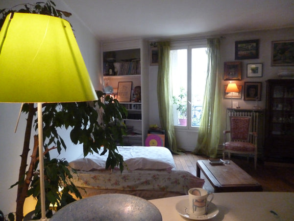 For lovers of cinema's decor and Charles Trenet's songs, this nice flat is close Paris, France Discret Charm of Menilmontant Entire rental unit vacation rental 7239264