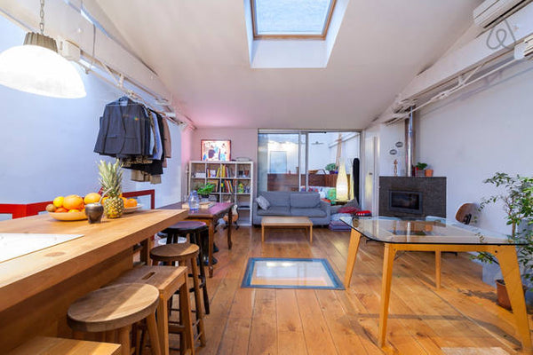 Enjoy this unique loft in a very calm street in the lively 11th arrondissement o  Bright and spacious artist's loft Private room in rental unit vacation rental 7346140