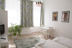 New renovated, new furnished, quiet apartment. 3 min near tram Nr. 2 - this tram Vienna, Austria Vienna4you 3 The nice Apartment for YOU in Vienna Entire rental unit vacation rental 44237747