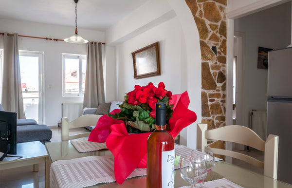 Fully-equipped Apartment with large sitting room, lots of balconies, fully-equip Royal Tunbridge Wells, United Kingdom Large Apartment with pool. Entire condo vacation rental 29867546