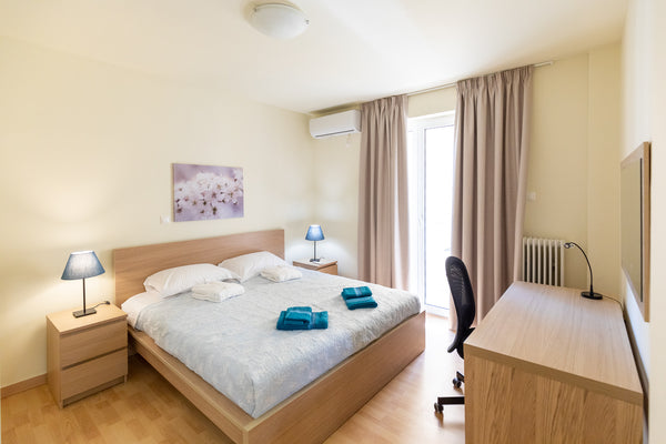 Located in the heart of Athens, 50 meters away from Syntagma Square , Athens bus Alimos, Greece Syntagma Kyniska Urban Apartment Entire rental unit vacation rental 37731283