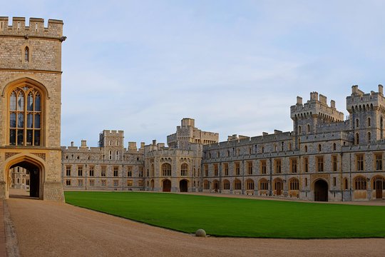 Private Chauffeured Range Rover to Windsor Castle from London  Private Tours and Travel Guide Europe London CITY London Destination Tour