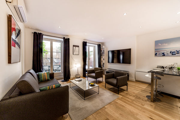 Welcome to my 58m2 apartment with a beautiful, quiet terrace. Completely renovat  Renovated - modern with terrace Entire rental unit vacation rental 656181510193895238