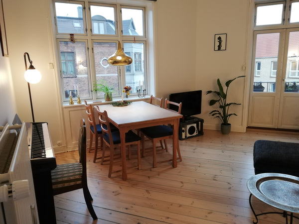 Welcome to a cozy apartment located 5 minutes walk to Nørrebro´s metro that will Copenhagen, Denmark Cozy room available in Nørrebro Entire rental unit vacation rental 40672988