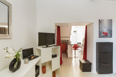 <b>The space</b><br />Grand studio tout confort, lumineux, 1 grand lit en mezzan Clamart, France Beau studio refait à neuf Paris 12em Entire rental unit vacation rental 13519132