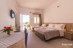This is a studio 40sq.m. The maximu 4 people can to stay.<br />We are located in Berlin, Germany Votsalo studios & apartment Private room in rental unit vacation rental 33308757