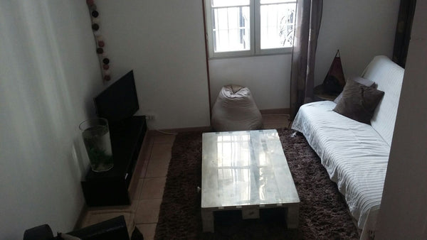 Appartement avec une chambre et un canapé lit, cuisine fonctionnelle avec tout l Bordeaux, France Appartement proche place VICTOIRE Entire rental unit vacation rental 8249132