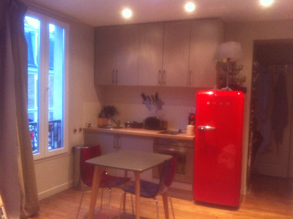 Mon logement est proche de 2 stations de métro, beaucoup d'endroits sympathiques Paris, France charming flat, à découvrir!! Entire rental unit vacation rental 13843735