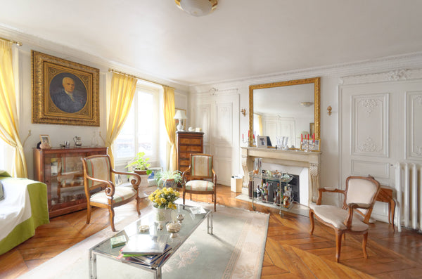 In an old building, room with bed for 2 people and private bathroom (shower + WC Paris, France La Castellane (quartier Madeleine -St Honoré) Private room in rental unit vacation rental 3597324