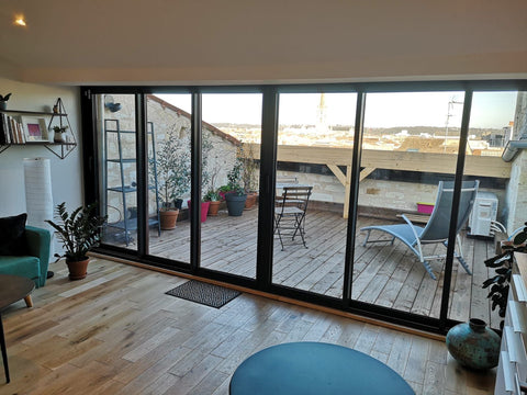 Au pied du tram B et à 5min de la Cathédrale Pey Berland, appartement de prestig Bordeaux, France T2 + terrasse tropézienne 20M2 coeur de Bordeaux❤ Entire rental unit vacation rental 42432260