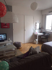 C'est un studio de 30m² avec un petit balcon pour une petite pause café, chaleur Lyon, France Cosy studio :) Entire rental unit vacation rental 9947147