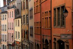 Appartement de plein pied de 60 m2 , en rez de chaussée donnant sur une rue piét  Au coeur des pentes de la croix rousse Entire rental unit vacation rental 37443677