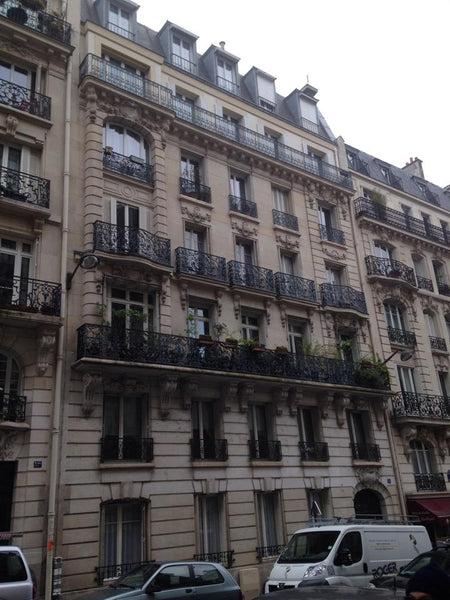 A deux pas de la place de la Contrescarpe et de la rue Mouffetard... Paris, France Grande chambre calme et claire Private room in rental unit vacation rental 12703735