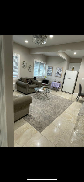 Welcome to our 3-bedroom Brooklyn gem! Ideally situated a stone's throw from pub  Rental unit in Brooklyn · ★4.50 · 3 bedrooms · 3 beds · 1 bath Private room in rental unit vacation rental 956130131575393269