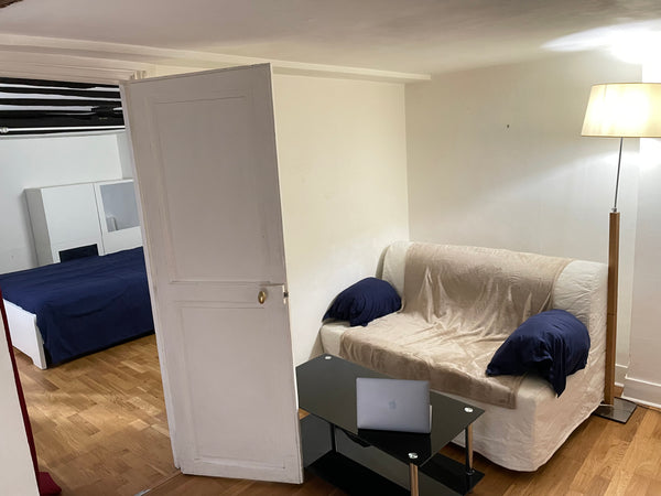 Nice little two-room apartment of 27 m2 in the old Paris. The building dates fro Paris, France Charming flat in the heart of Paris Entire rental unit vacation rental 1251183