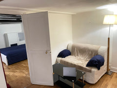 Nice little two-room apartment of 27 m2 in the old Paris. The building dates fro Paris, France Charming flat in the heart of Paris Entire rental unit vacation rental 1251183