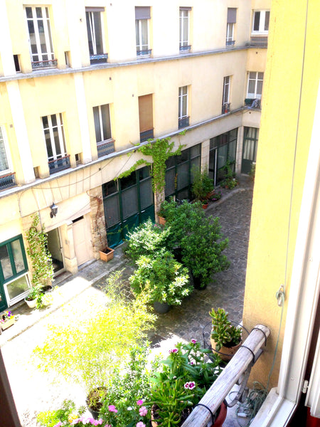 Studio dans l'un des quartiers les plus vivants de Paris. Meublé et confortable, Paris, France Très joli studio en plein coeur de Paris ! Entire rental unit vacation rental 6879108