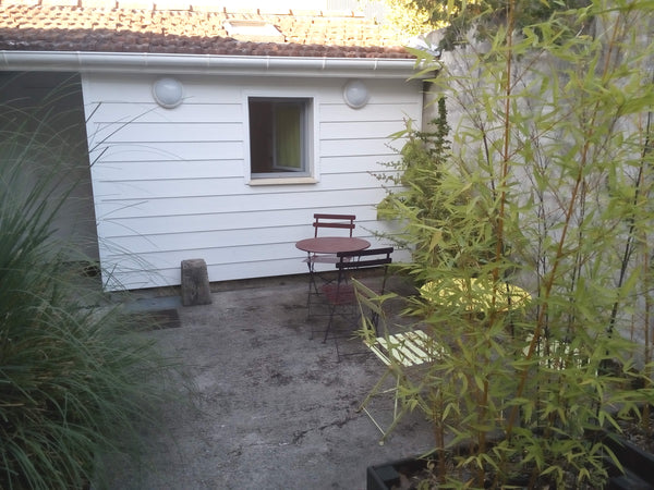 Bienvenue à vous ! <br />  Agréable studette, propre avec une terrasse dans un q Talence, France Studette indépendante Entire rental unit vacation rental 25693697