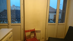 Un studio lumineux de 12 m2 avec 2 balcons, une toilette et une cuisine, situé à Bordeaux, France Studio in the center of Bordeaux Entire rental unit vacation rental 9411802