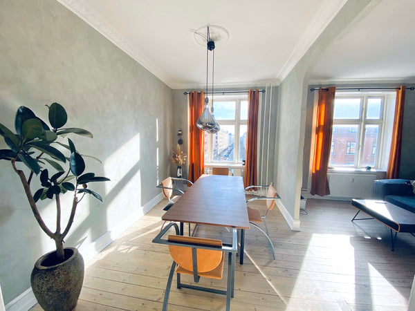 Rummelig og lys lejlighed 200M fra metro.<br /><br />Den perfekte lejlighed til  Denmark Lejlighed med altan - 75 m2. 200 m fra metro Entire rental unit vacation rental 42961202