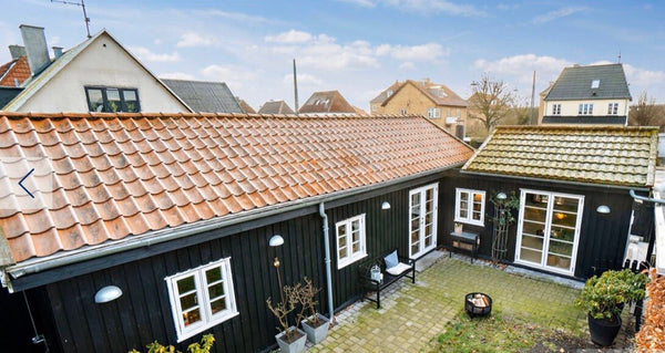 Hello we are accepting guest staying minimum 14 days.  Thanks<br /><br /><b>Gues Copenhagen, Denmark Charming full house 15 min. away from Copenhagen C Entire home vacation rental 42356444