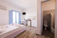 Recently renovated studios for 1 to 2 persons with built-in double or 2 single b Greece Stratos Superior Sea View Studio Room in bed and breakfast vacation rental 6214352