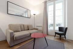 Enjoys an exceptional location on Rue de Seine one block away from the river . T Paris, France Renovated gem in Saint Germain Entire rental unit vacation rental 4744058