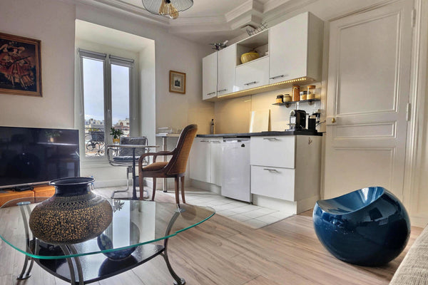 Central  2 room apartment  is 40m2 up to 2 people in a typically Parisian buildi Paris, France Paris center. Saint Maur, Oberkampf. Entire rental unit vacation rental 16163420