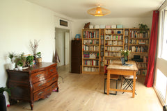 The flat is 1000 square-feet with a large dinning-room, 3 rooms and a big balcon Paris, France Huge and shiny flat (1,000 sq ft!) in Menilmontant Entire rental unit vacation rental 19016338