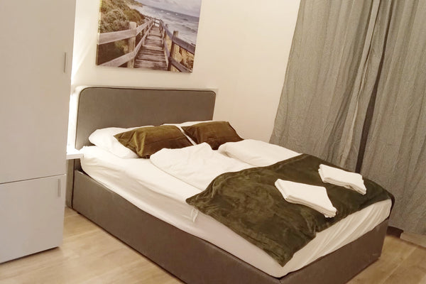 Ein schönes und modernes Zimmer mitten auf der berühmten Mariahilferstraße im Ze  Stylish & Elegant w/ Great View - Perfect Shopping Entire rental unit vacation rental 695783033689111508