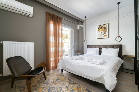 Artistic & Modern 3 bedroom apartment with 1.5 bath located in the center of Ath Athens, Greece Artistic & Modern 3 bedroom apartment Entire rental unit vacation rental 42869960