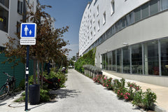 Enjoy all that Bordeaux has to offer from our modern and classic studio, ideally Bordeaux, France Studio centre historique Bordeaux | Climatisation Entire serviced apartment vacation rental 53645732