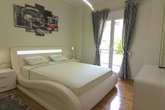 With only luxury and comfort in mind, this newly renovated 1 bedroom apartment h IL White House... 30 steps from the Metro station Entire rental unit vacation rental 44072521